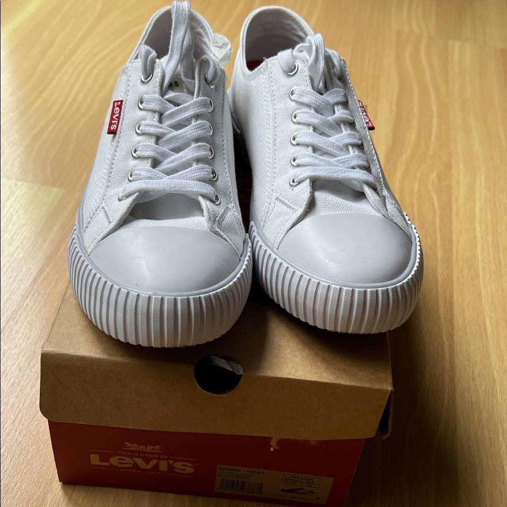 Levi’s Anika C Logo Women’s Canvas Sneakers - Size 6.5
